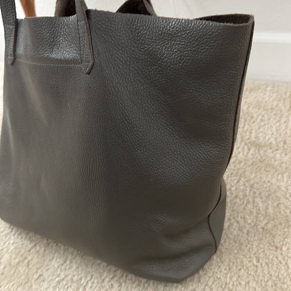 Cuyana Soft Pebbled Tote in Grey - Picture 6 of 11